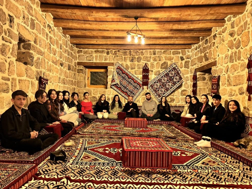 Çukurca Belediyesi’nden Gençlere Eğitim ve Destek Buluşması