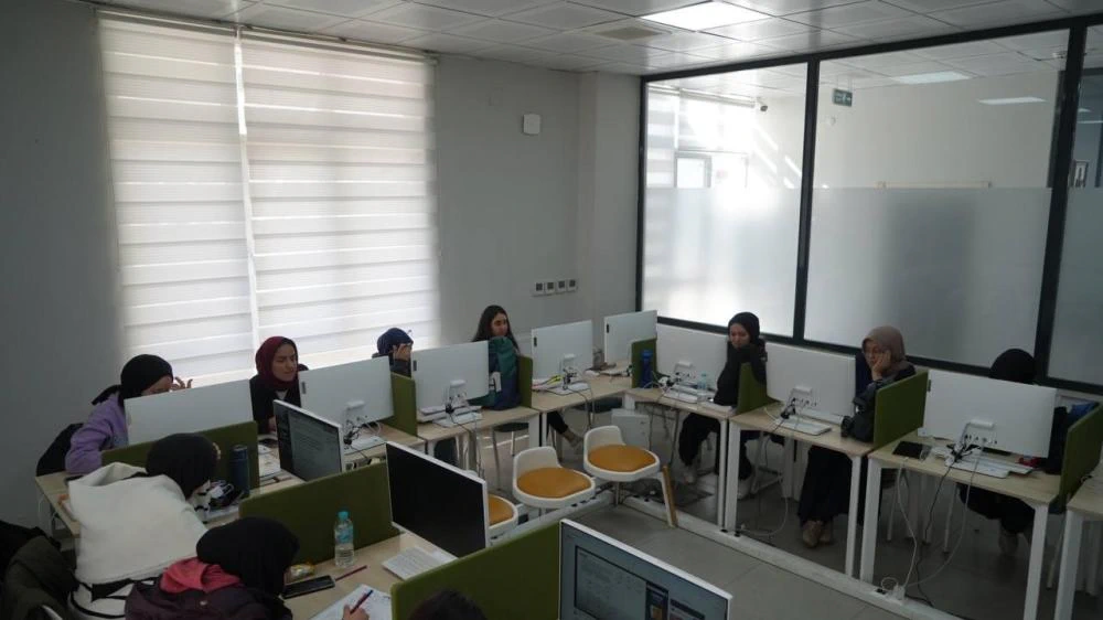 Deprem Sonrası Eğitim Desteği: AKEM’de Sömestir Yoğunluğu