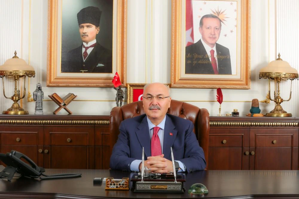 Vali Köşger: "Depremin Yaralarını Devlet ve Millet Olarak Sarıyoruz"