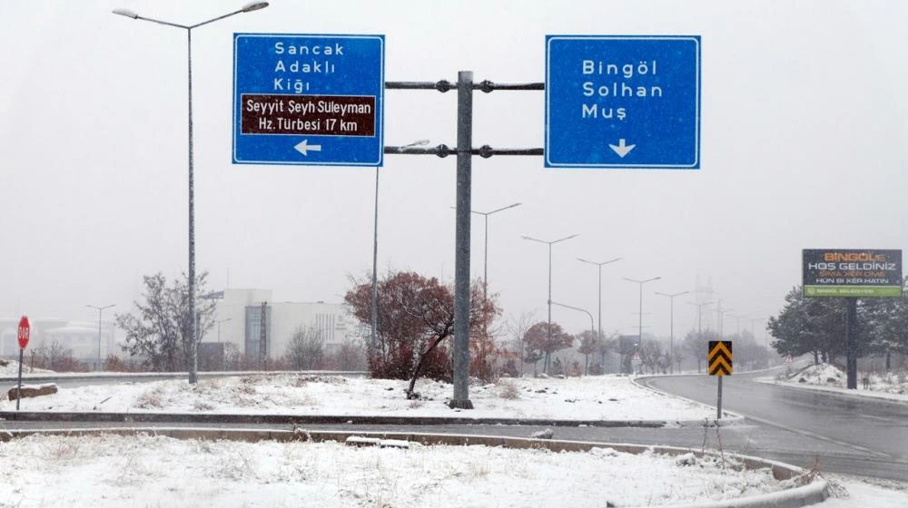 Bingöl'de Yoğun Kar Yağışı Nedeniyle Eğitime Ara Verildi