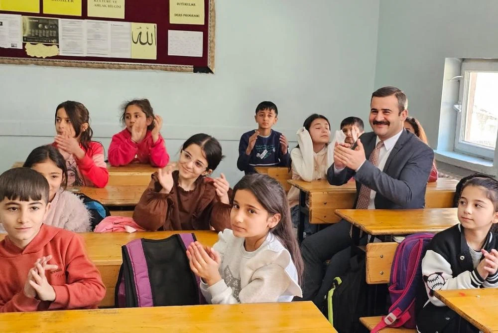Kaymakam Mert Kumcu, Çukurca’da Kurumları ve Vatandaşları Ziyaret Etti