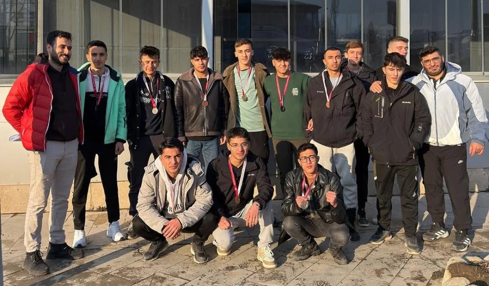 Çukurcalı Öğrencilerden Bilek Güreşinde Büyük Başarı