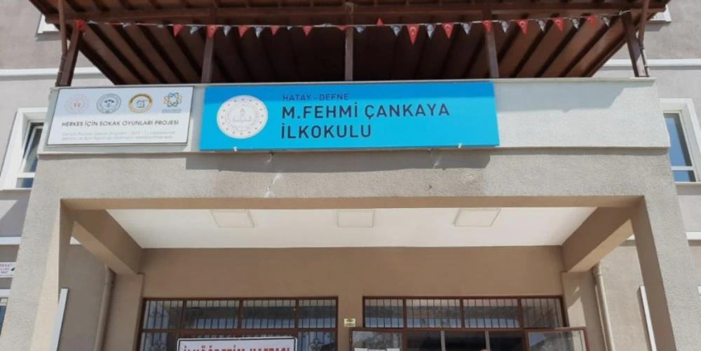 Defne'de Müdüre Değişikliği Tepkilere Yol Açtı: Veliler Harekete Geçti