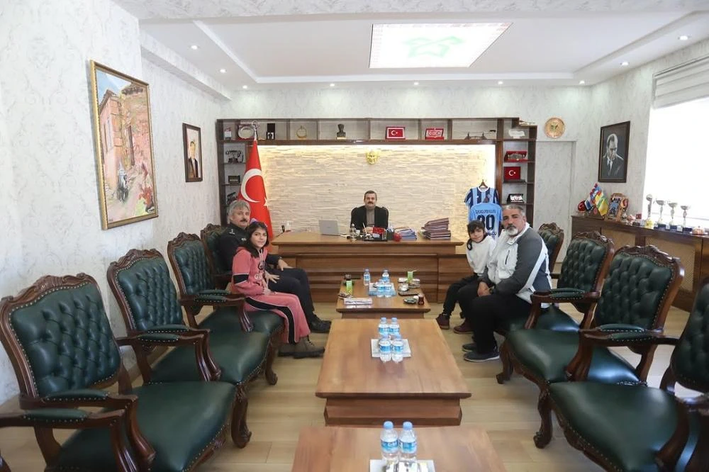 Çukurca Kaymakamı Mert Kumcu, Minik Misafirlerini Ağırladı