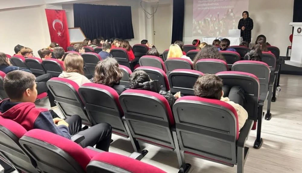 Gelibolu’da Öğrencilere "Sanal Değil, Sosyal Hayatta Kal" Eğitimi Verildi