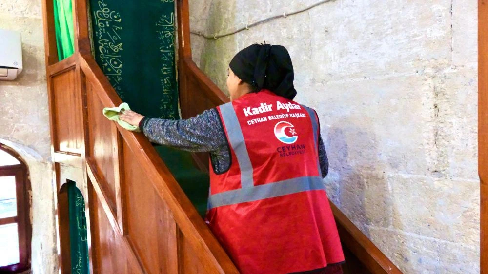 Ceyhan Belediyesi'nden Kurtkulağı Mahallesi'nde Büyük Temizlik Çalışması