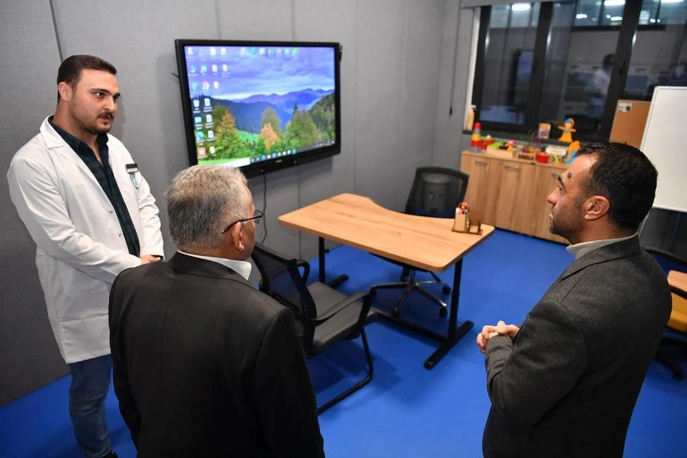 Büyükkılıç ve Prof. Dr. Canpolat, Engelsiz Yaşam Merkezi’nde İncelemelerde Bulundu