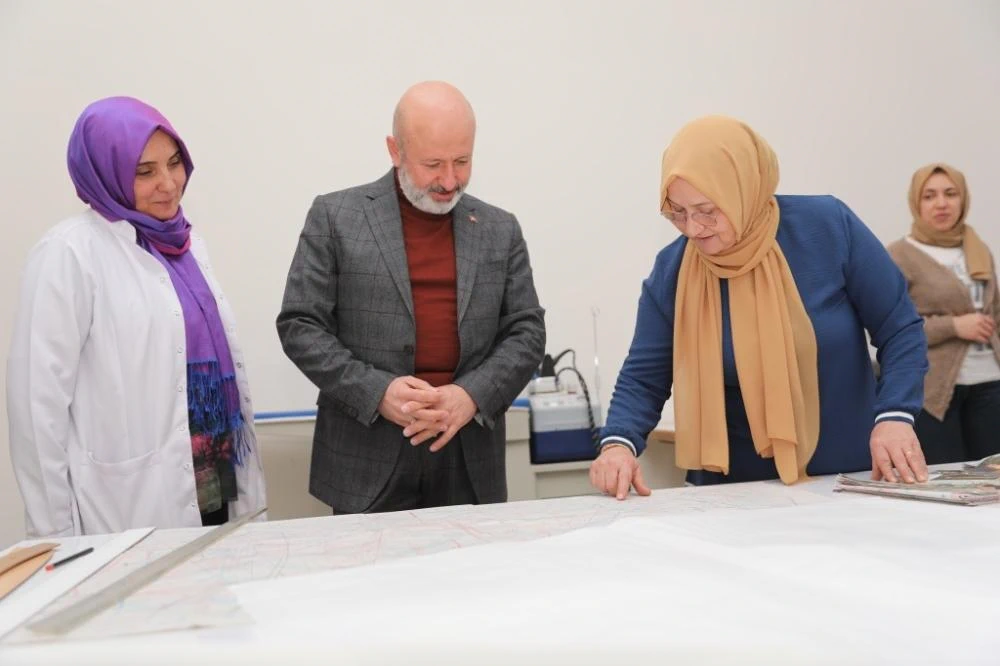 Kocasinan Akademi ile Kadınlar Hem Üretiyor Hem Kazanıyor!