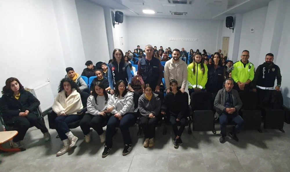 Osmaniye Emniyeti’nden Öğrencilere Güvenli İnternet Kullanımı Eğitimi