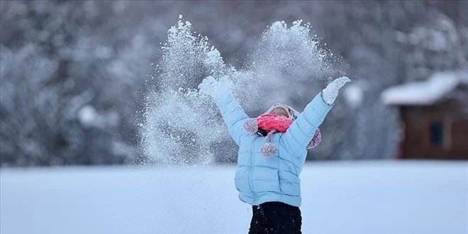 Yoğun Kar Yağışı Nedeniyle Rize’de Okullar Tatil Edildi