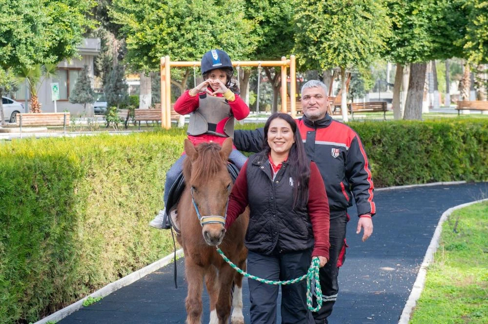 Seyhan Belediyesi’nden Özel Gereksinimli Çocuklara "Atla Terapi" Desteği