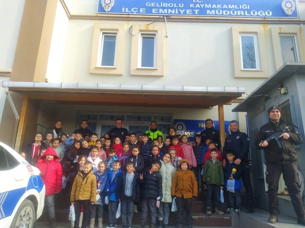 Minik Öğrencilerden Gelibolu Emniyet Müdürlüğü'ne Ziyaret