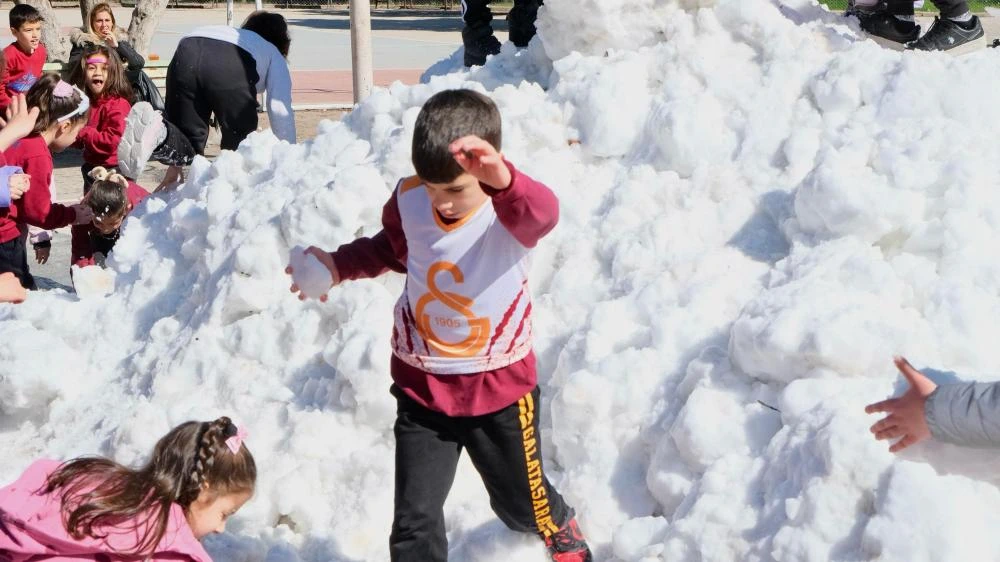 Torosların Karı Adana’ya Taşındı: Çocuklardan Büyük Sevinç