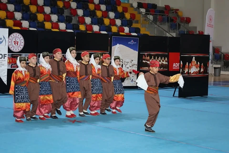 Adıyaman’da Okullar Arası Halk Oyunları Yarışmaları Büyük İlgi Gördü!