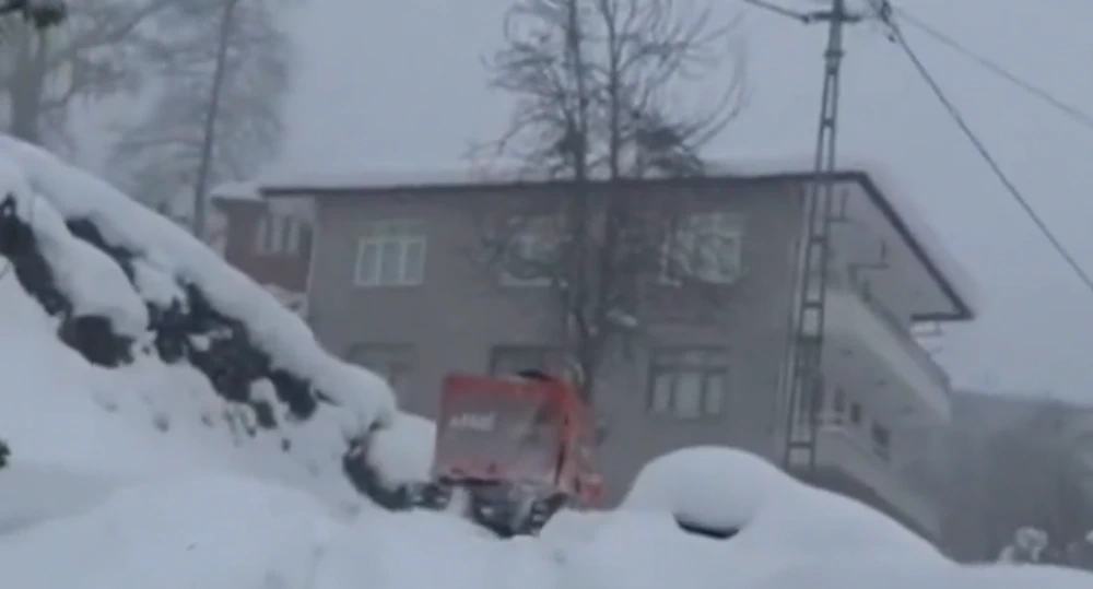 Rize’de Kar Engeli: AFAD, Yolu Kapanan Köyde İkiz Bebekleri Kurtardı