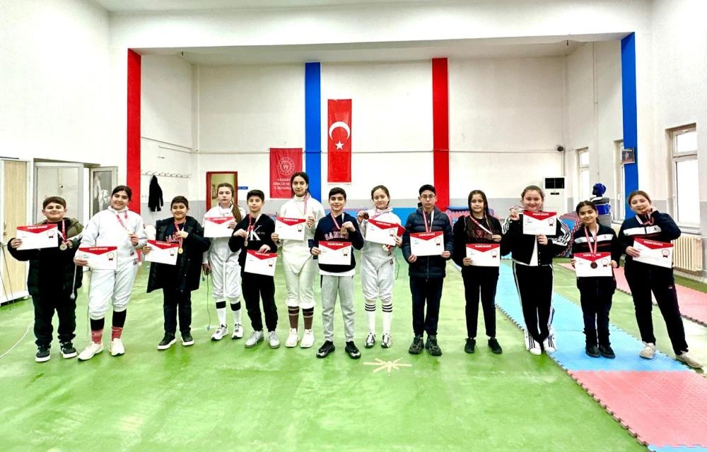 Gaziantep’te Eskrim Heyecanı: SANKO Öğrencileri Zirvede!