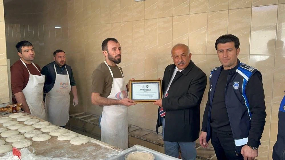 Adıyaman’da Hijyen ve Kalite Standartlarına Uyan İşletmelere Teşekkür Belgesi