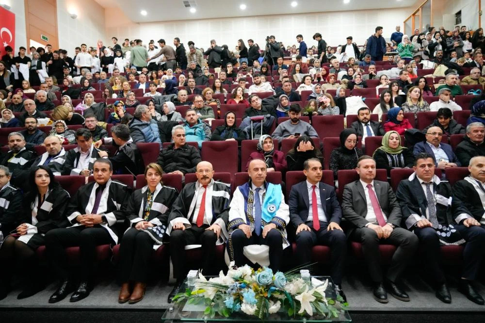Adıyaman Üniversitesi Tıp Fakültesi Öğrencileri Beyaz Önlüklerini Giydi