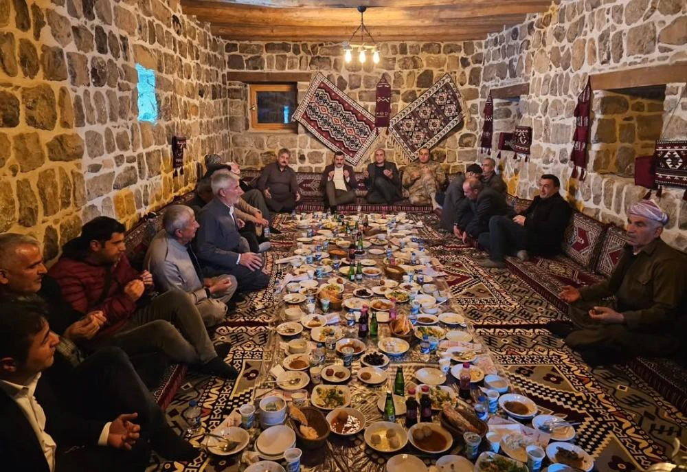 Çukurca’da Ramazan Coşkusu: İlk İftar Kale Evleri’nde Yapıldı