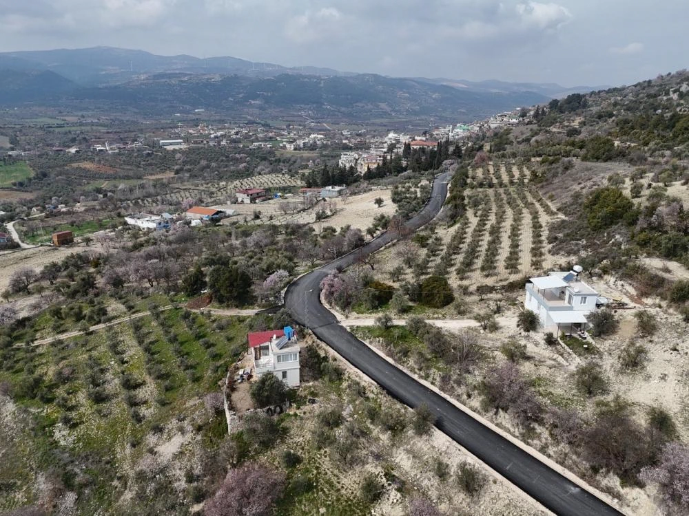 Hatay Büyükşehir Belediyesi'nden Altınözü'nde Yol Yapım Atağı