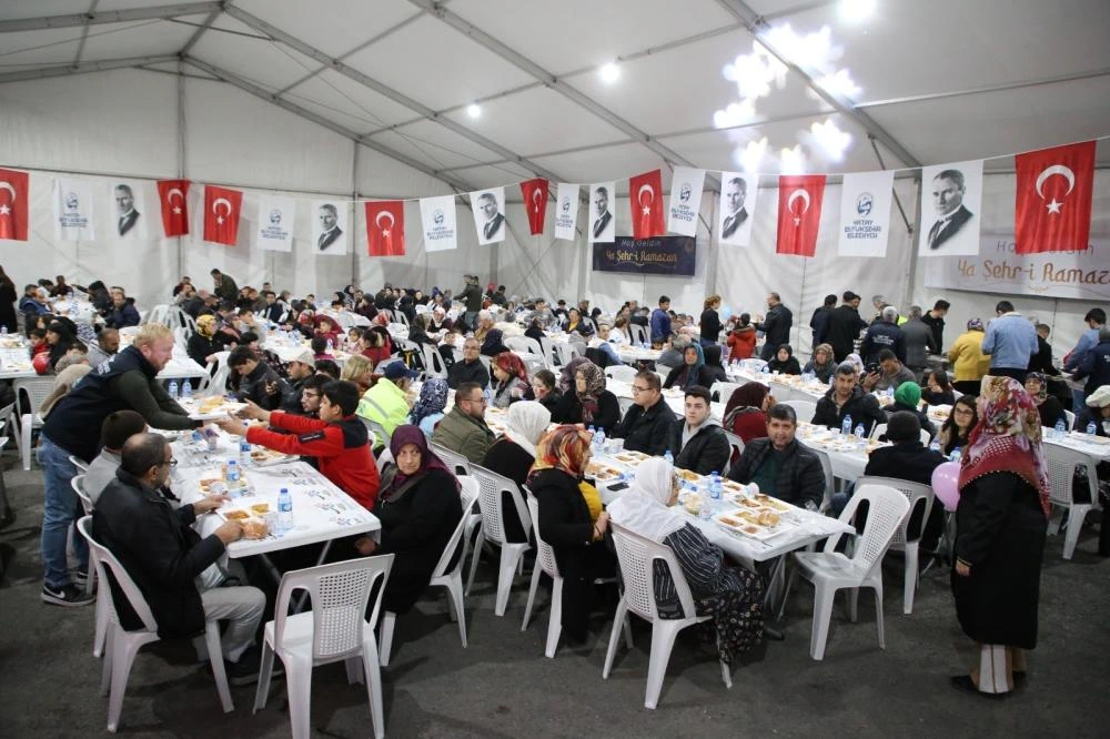 Hatay’da Ramazan Bereketi: HBB’nin Kardeşlik Sofraları Devam Ediyor