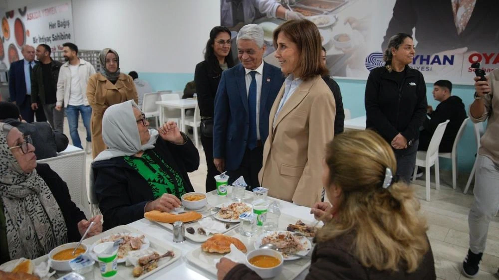 Başkan Oya Tekin, Yeşilyurt Kent Lokantası’nda Yurttaşlarla İftar Yaptı