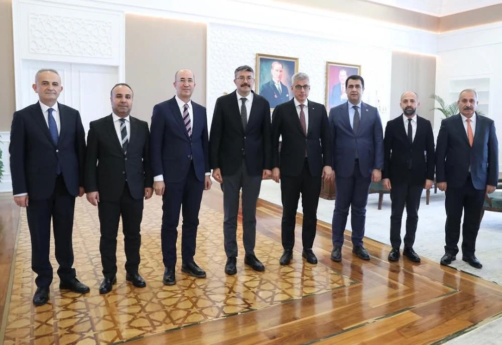 Hakkari’de Sağlık Hizmetleri Güçleniyor: Vali ve Belediye Başkanlarından Önemli Ziyaret