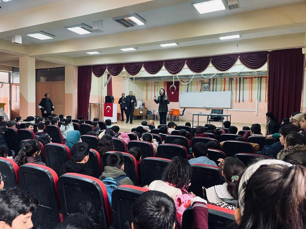 Adıyaman’da “Fermuar Sistemi” Eğitimi: Kamu Personeli ve Öğrenciler Bilgilendirildi