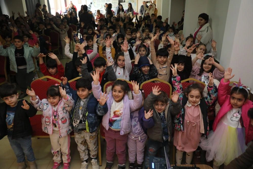 HBB Şehir Tiyatrosu’ndan Miniklere Eğlenceli Gösteri