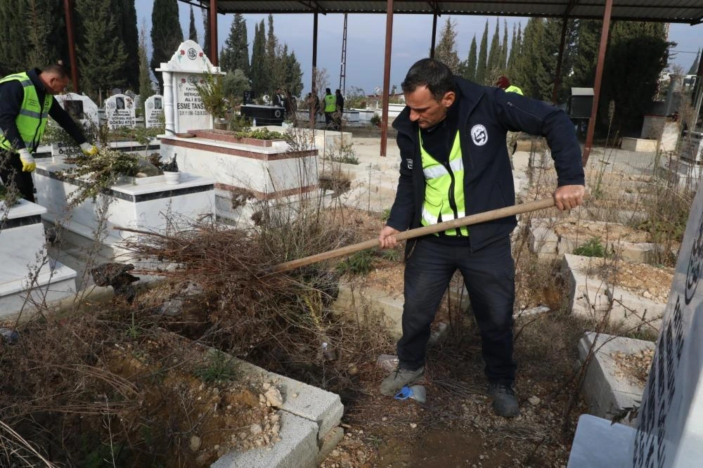 Hatay’da 15 İlçede Mezarlıklarda Bakım ve Temizlik Seferberliği