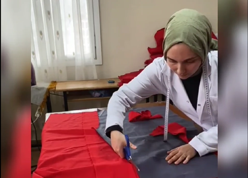 İyidere Halk Eğitim’den 23 Nisan’a Özel Kıyafet Dikim Projesi