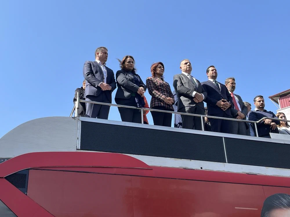 Samandağ’da “Suriye’deki Katliamlara Dur De” Mitingi: Kilometrelerce Uzanan İnsan Zinciri