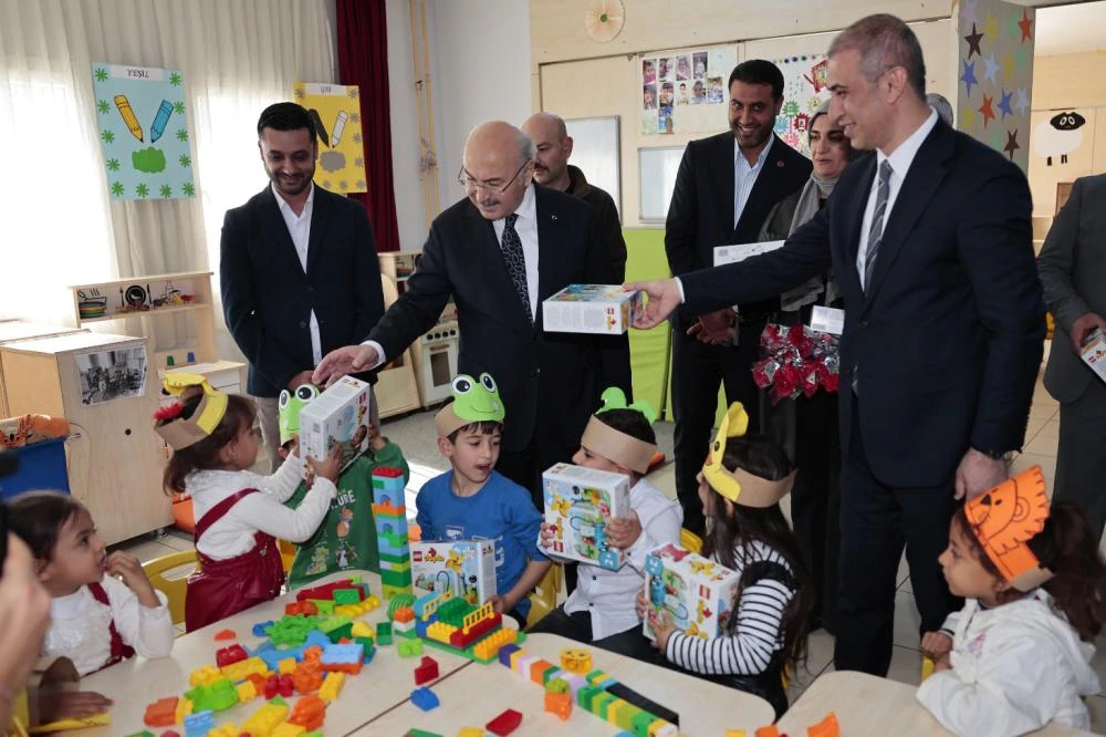 Vali Köşger, Ahmet Yesevi Kültür Evi’nde Kadın Kursiyerlerle Görüştü