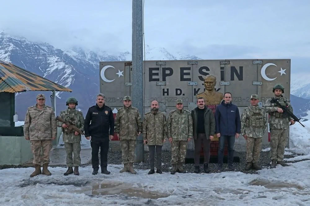 Çukurca Kaymakamı Mehmetçiklerle Ramazan İftarında Buluştu