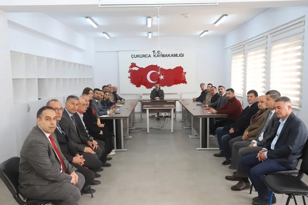 Çukurca’da Sahipsiz Hayvanlar İçin Çözüm Toplantısı Yapıldı