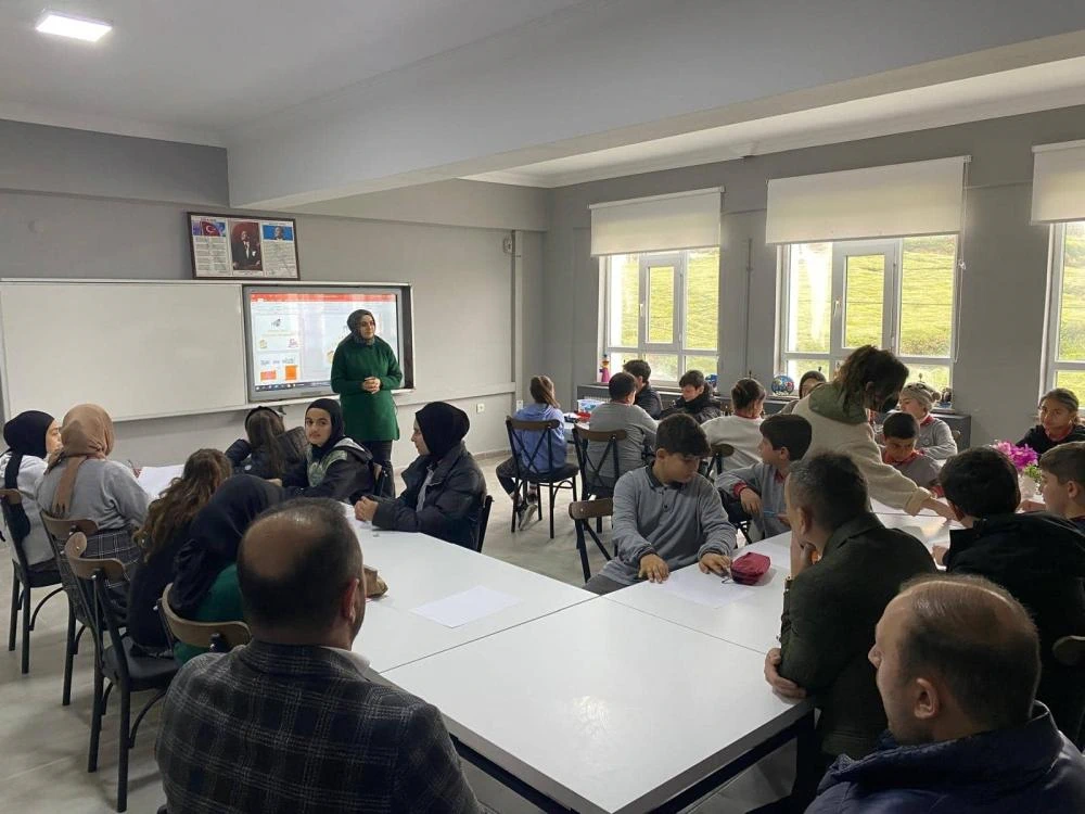 İyidere Ortaokullarında Rehberlik Seminerleri Tüm Hızıyla Sürüyor