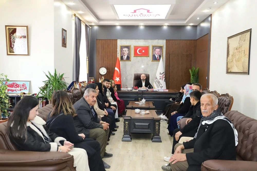 Çukurca Belediye Başkanı Nazmi Demir Halkın Taleplerini Dinledi