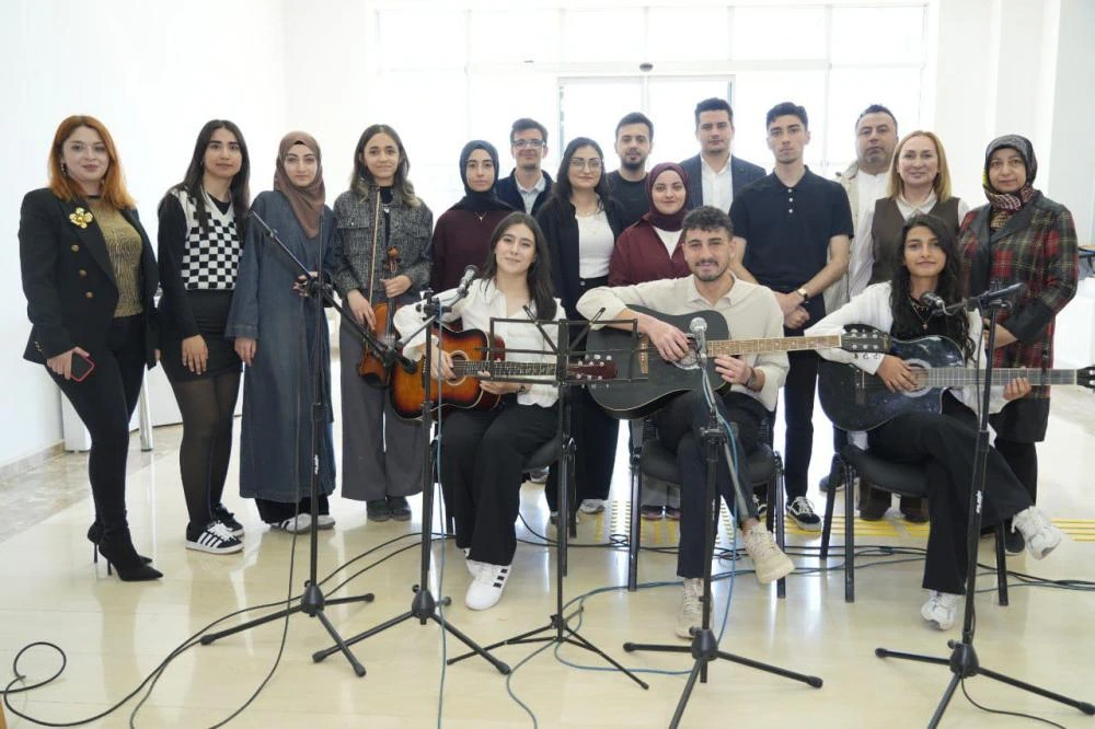 Adıyaman Üniversitesi’nde "Anatomide Sanat" Resim Sergisi Açıldı