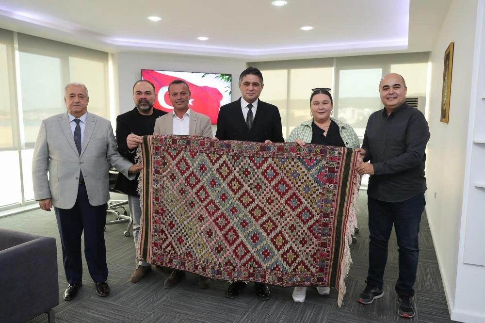 Aliağa’nın Asırlık Değeri Helvacı Kilimi Resmen Tescillendi