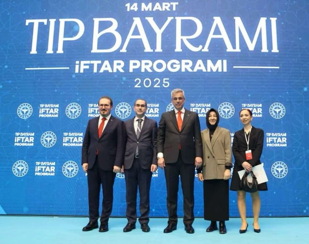 RTEÜ’lü Akademisyen ve Hemşireye 14 Mart Tıp Bayramı Ödülü