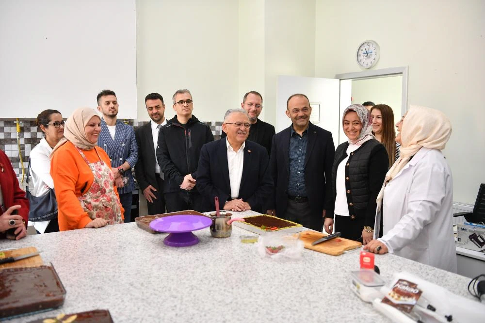 Kayseri Büyükşehir Belediyesi’nden Ücretsiz Pasta Yapımı Kursu