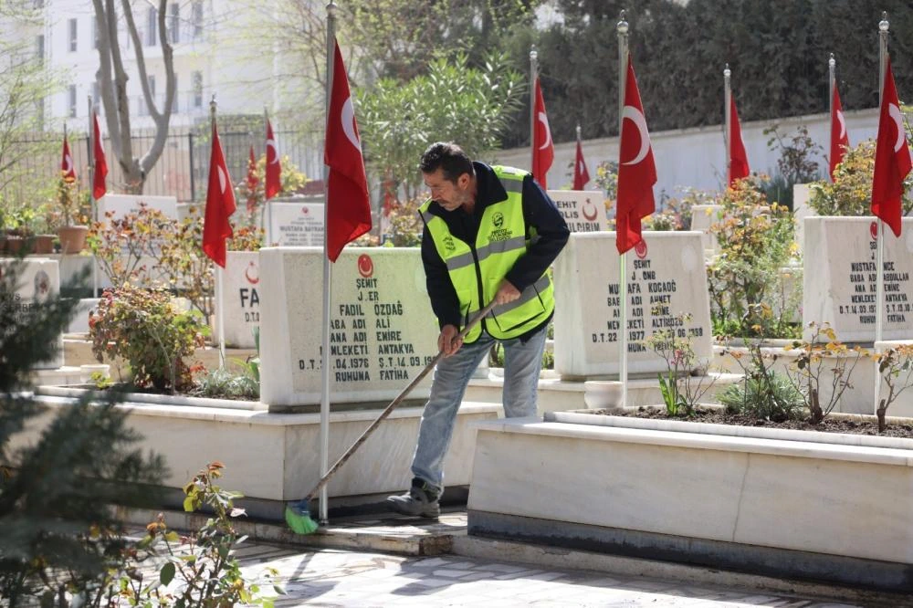 HBB’den 18 Mart Öncesi Mezarlıklarda Bakım ve Temizlik Çalışması