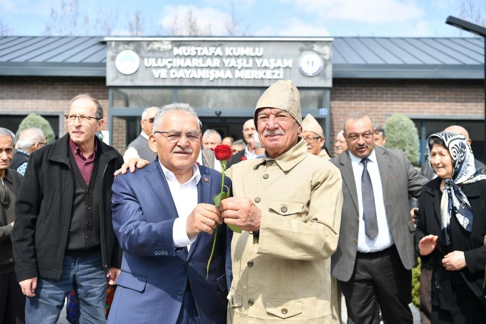 Memduh Büyükkılıç: “Ulu Çınarlarımız, Saygıyı ve Sevgiyi Hak Ediyor”