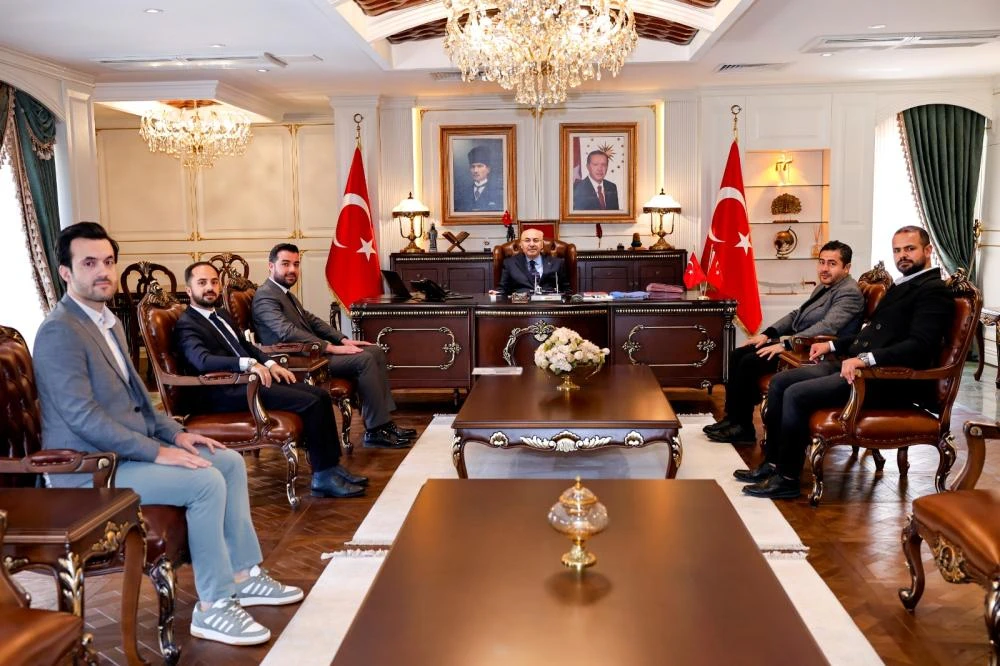 Genç Birlik Adana’dan Vali Köşger’e “Vizyon Çalıştayı” Sunumu