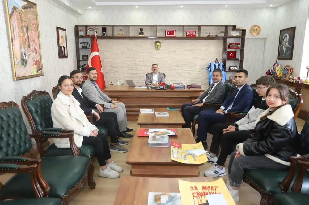 “Çanakkale Ruhu” Yarışmasında Dereceye Giren Öğrencilerden Kaymakam Kumcu’ya Ziyaret