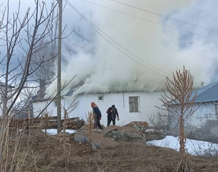 Karlıova'da Tüpten Kaynaklı Yangın: Bir Kişi Yaralandı