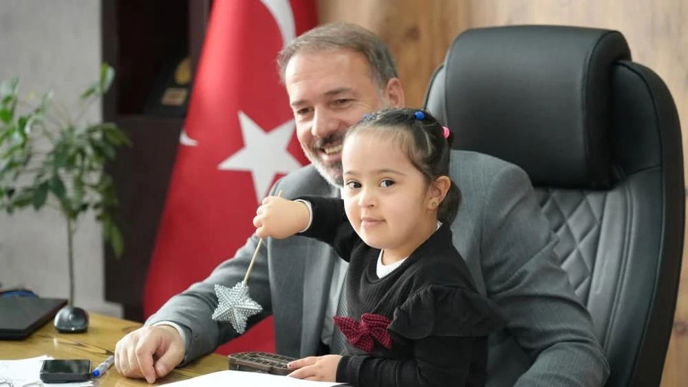 Özel Öğrenciler Müdür Ali Tosun'u Makamında Ziyaret Ettiler