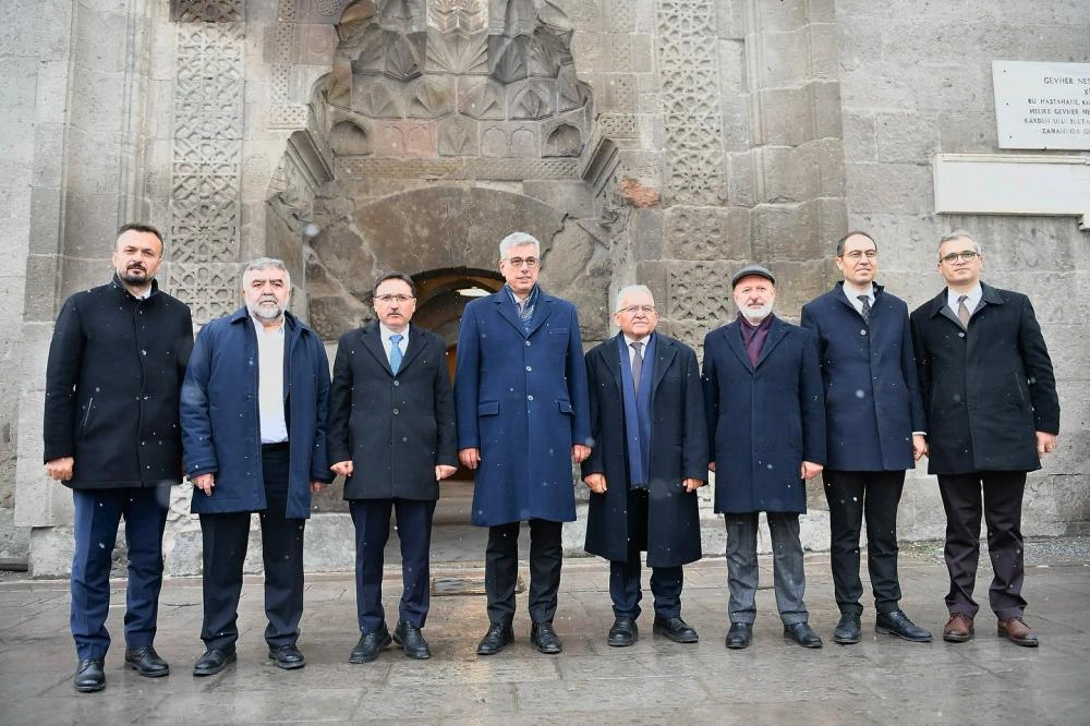 Sağlık Bakanı Memişoğlu, Dünyanın İlk Tıp Fakültesini Ziyaret Etti