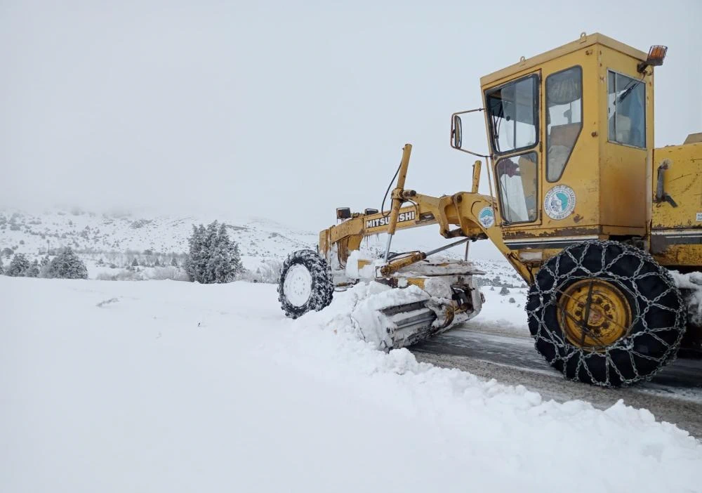 Kayseri Büyükşehir Belediyesi’nden Merkezde ve Kırsalda Kar Temizliği