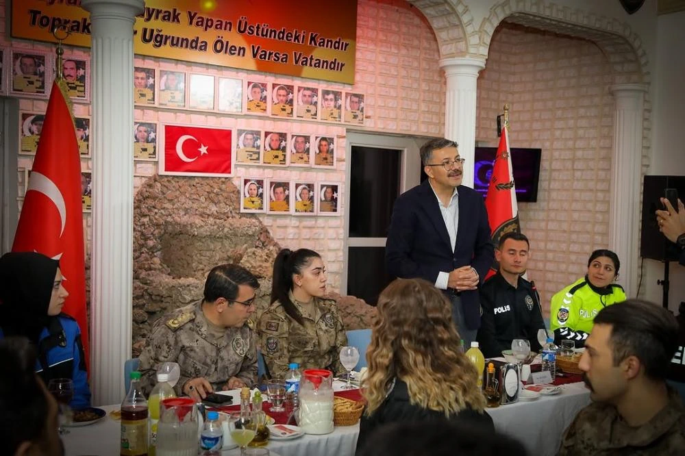 Hakkari’de İftar Buluşması: Güvenlik Güçlerine Minnet Mesajı
